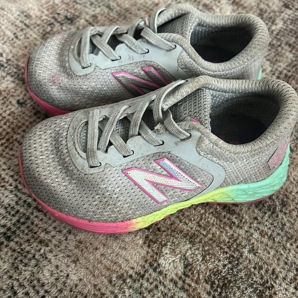 Toddler girl New Balance shoes 5.5 wide - Picture 4 of 4